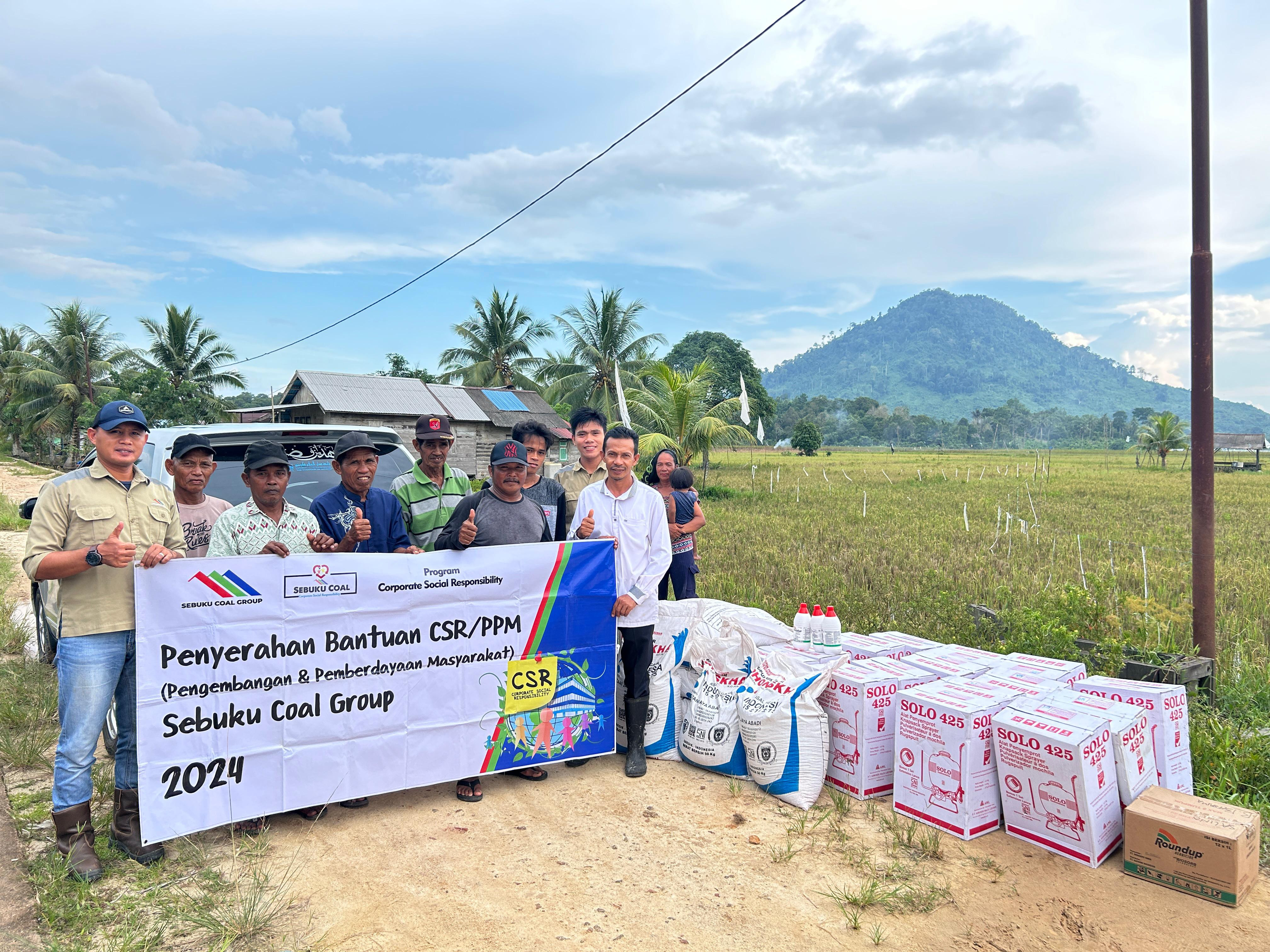 Dorong Produktivitas Tani Di Desa Salino, CSR Sebuku Coal Group Serahkan Bantuan Pertanian