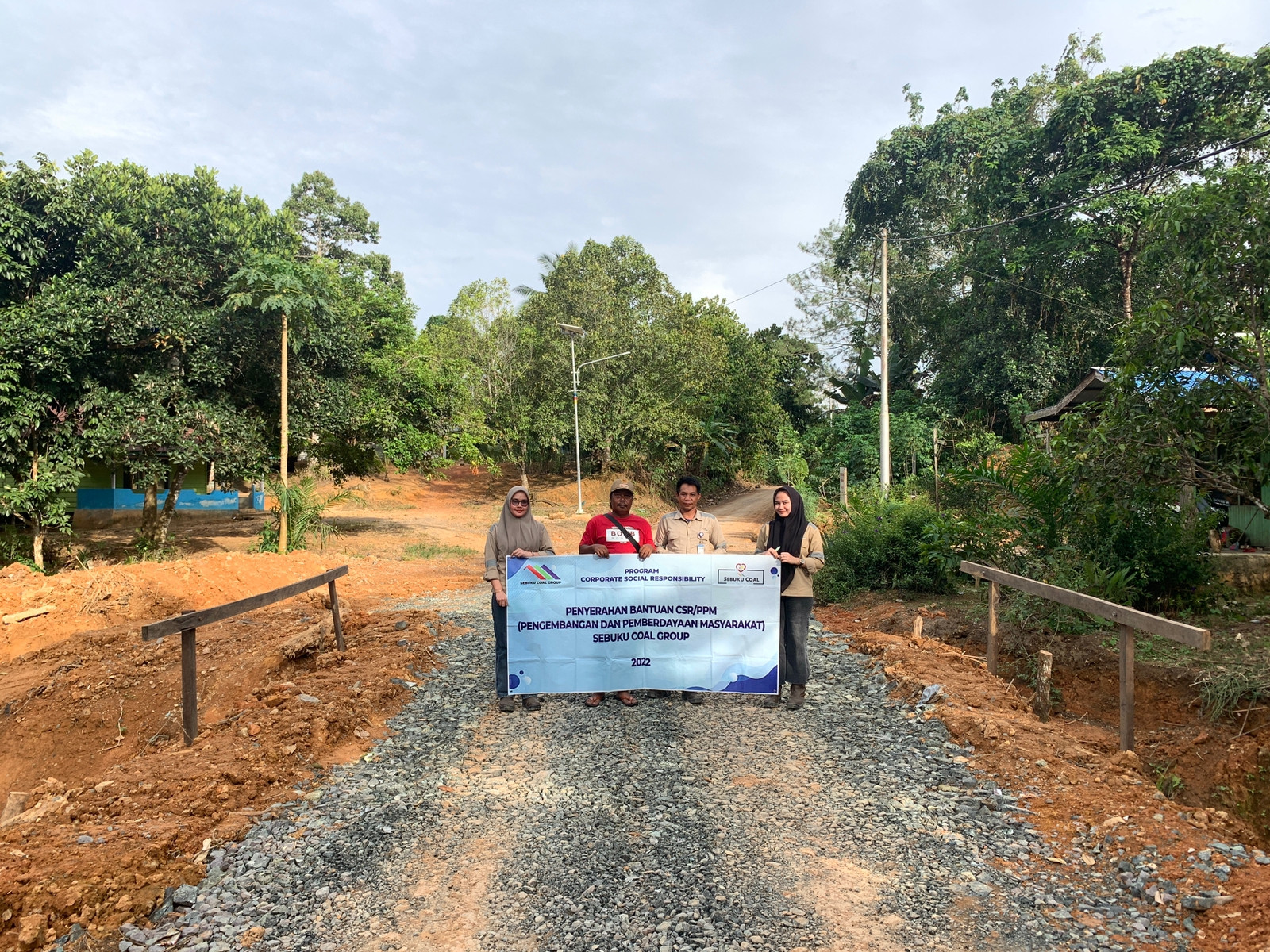 CSR Sebuku Coal Group Tunjukkan Komitmen Perbaikan Infrastruktur di Desa Binaan Yang Menunjang PPM