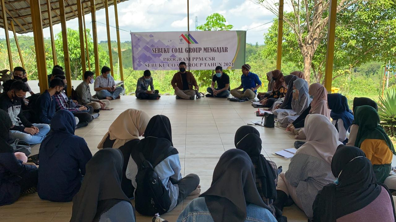 PT. STC Gelar Kuliah Perdana Program Sebuku Coal Mengajar di Politeknik Kotabaru