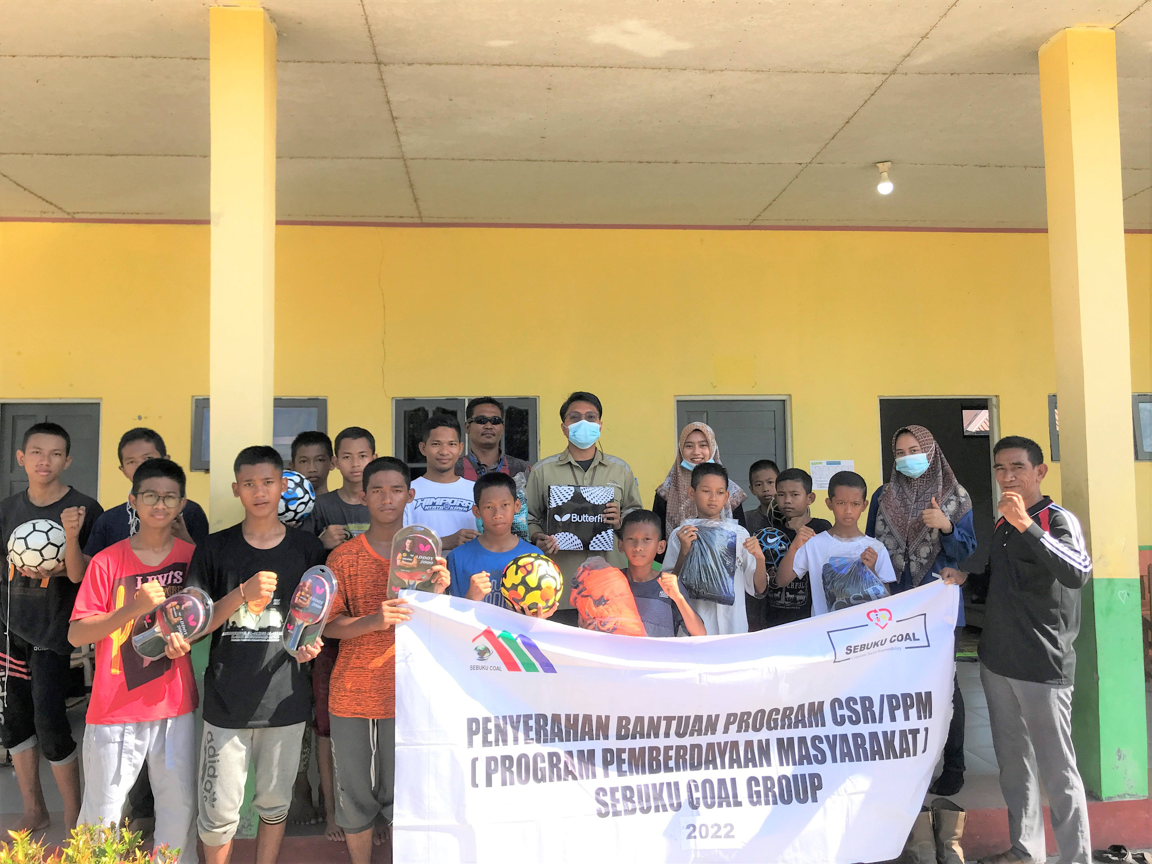 CSR Sebuku Coal Group Dukung Peralatan Ektrakurikuler Madrasah Di Desa Salino 