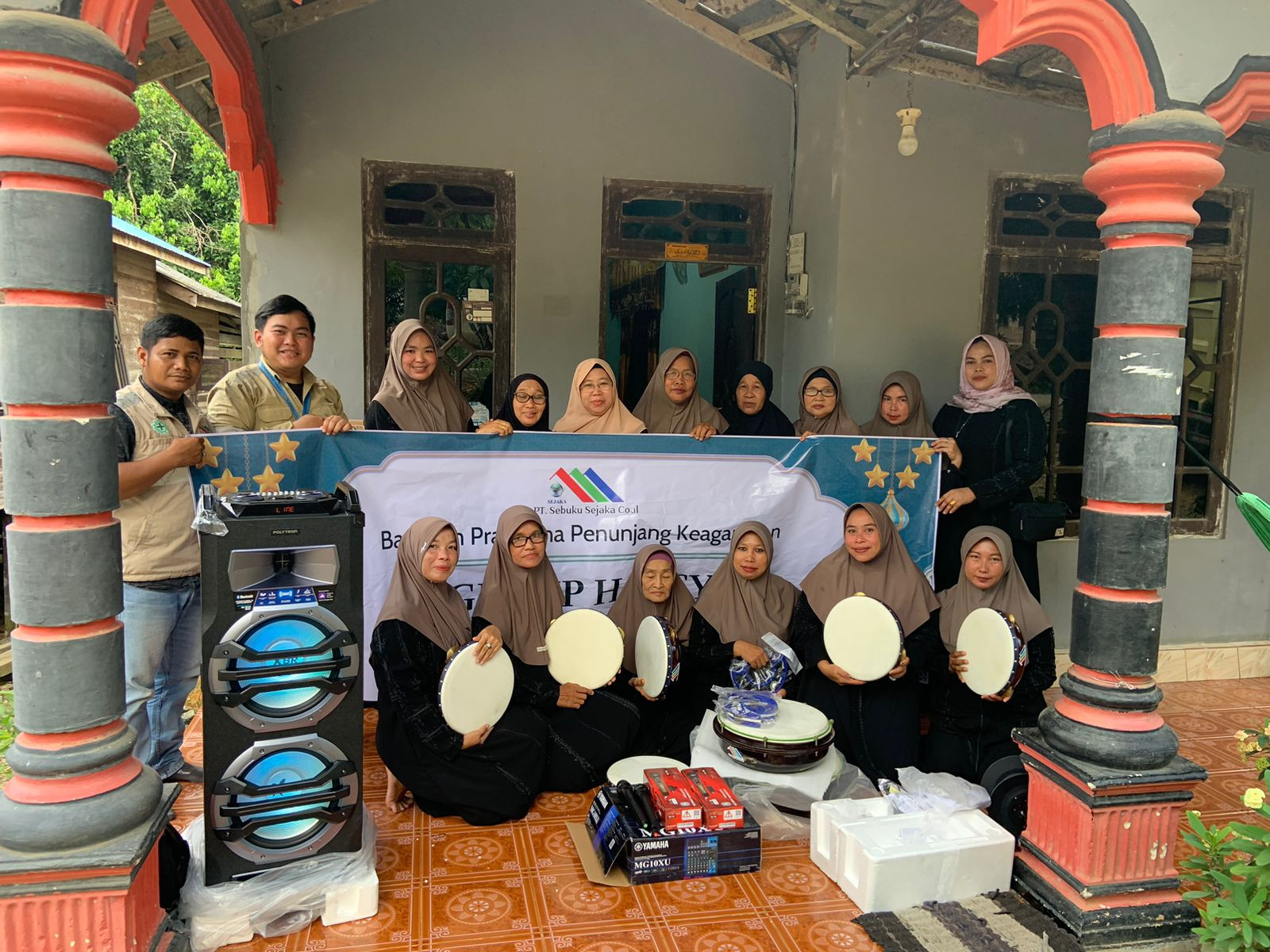 PT. SSC Pererat Silaturahmi Lewat Bantuan Keagamaan untuk Majelis Habsyi Desa Bekambit