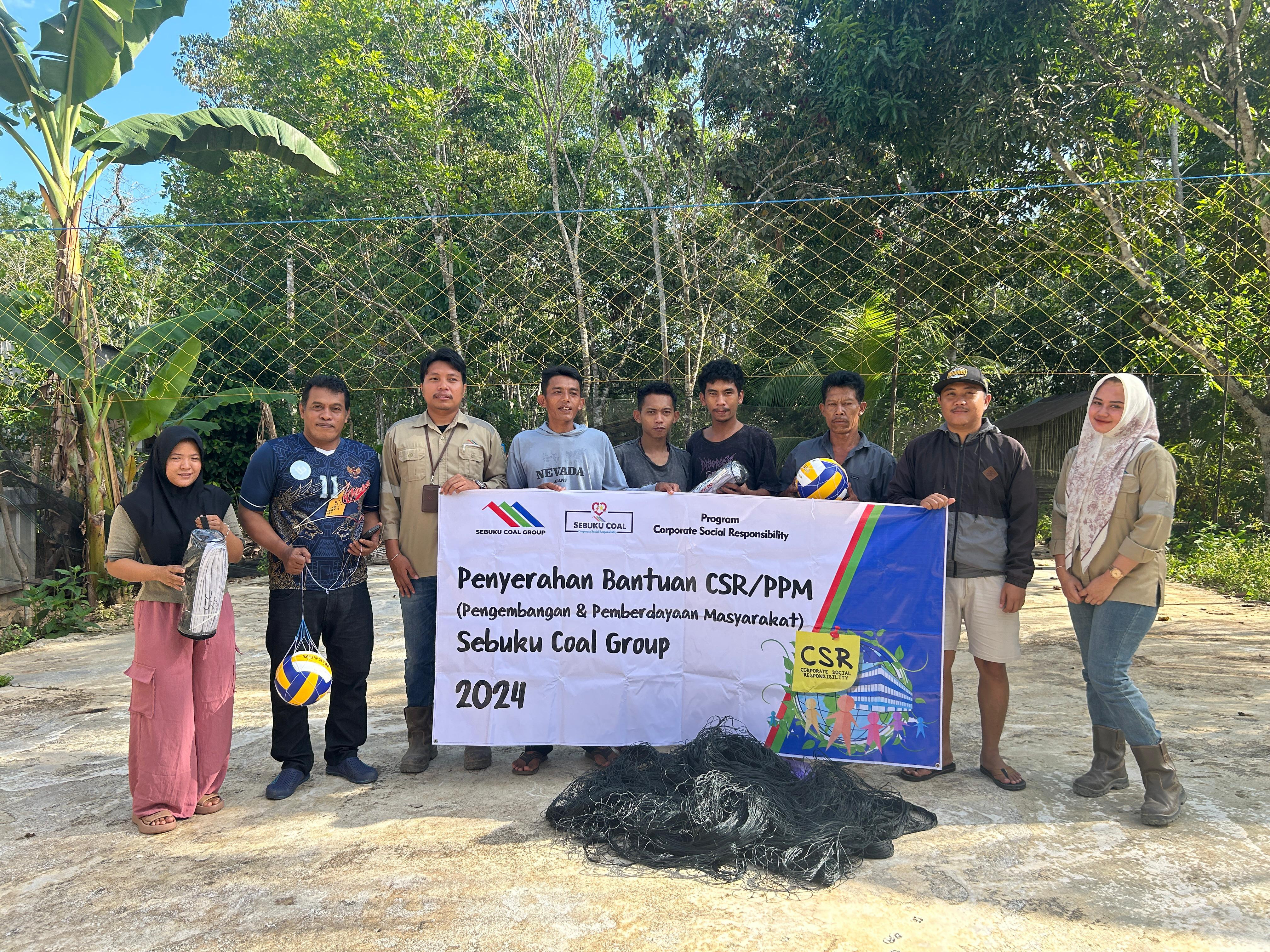 Dukung Kegiatan Olahraga Pemuda di Desa Binaan, CSR PT. STC Bantu Peralatan