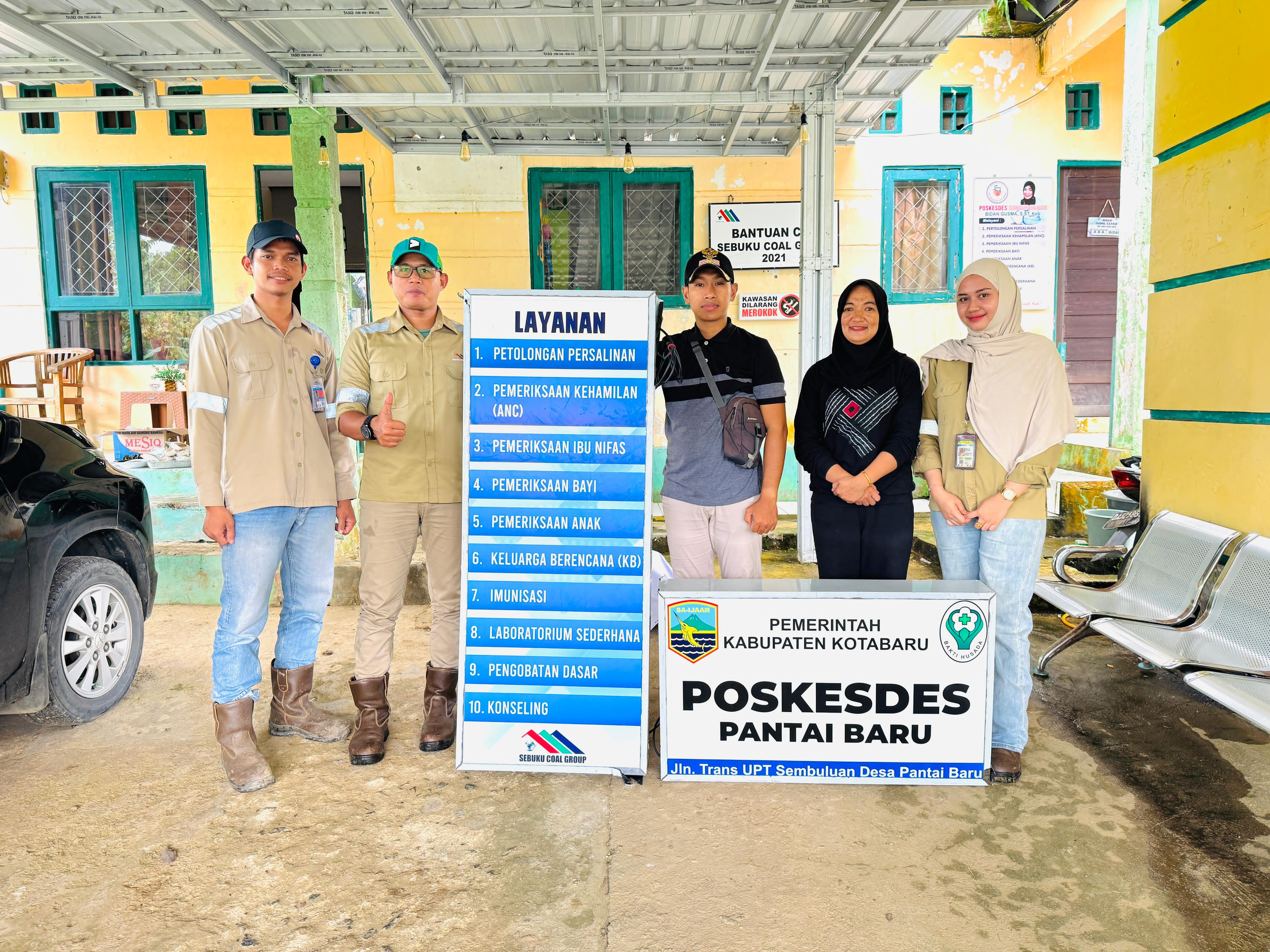 Bantu Visibilitas Poskesdes, SCG Serahkan Neon Box ke Desa Pantai Baru