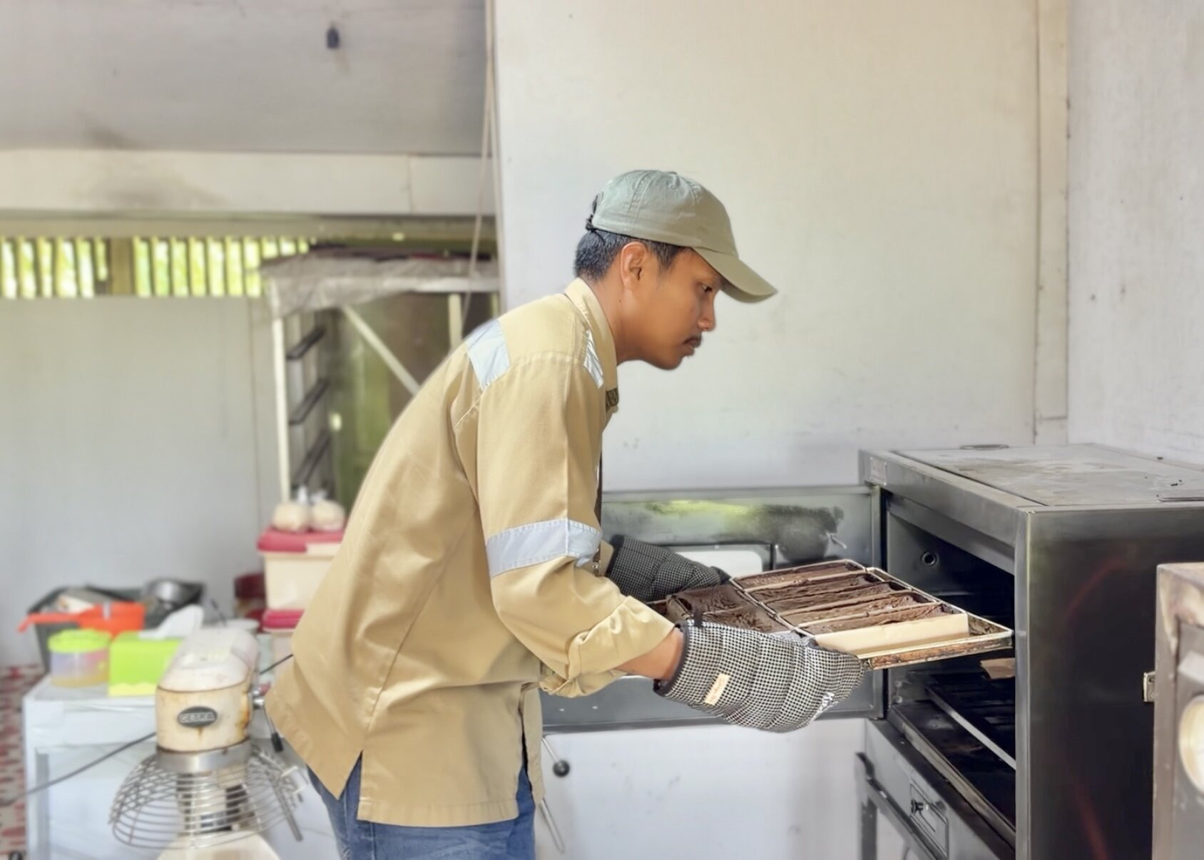 Binaan CSR SCG, Rizky Cake Kini Konsisten Pasok Kue ke Swalayan
