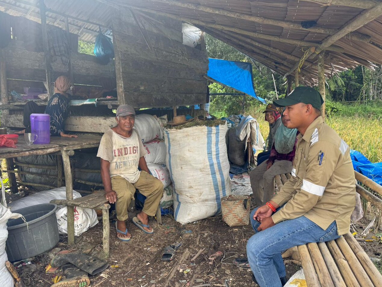 Panen Padi Bersama Petani Pantai Baru, SCG Siapkan Bantuan Mesin Perontok Padi untuk Kel. Tani Ketap