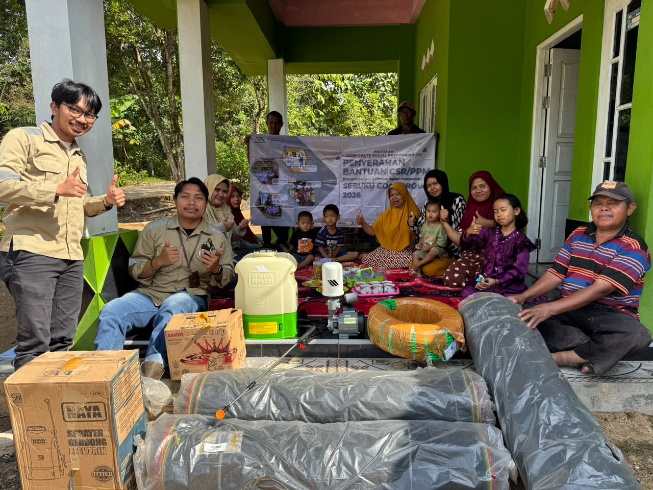 CSR Sebuku Coal Group Salurkan Bantuan Sarana Pertanian untuk Kelompok Tani Maju Bersama di Desa Pan